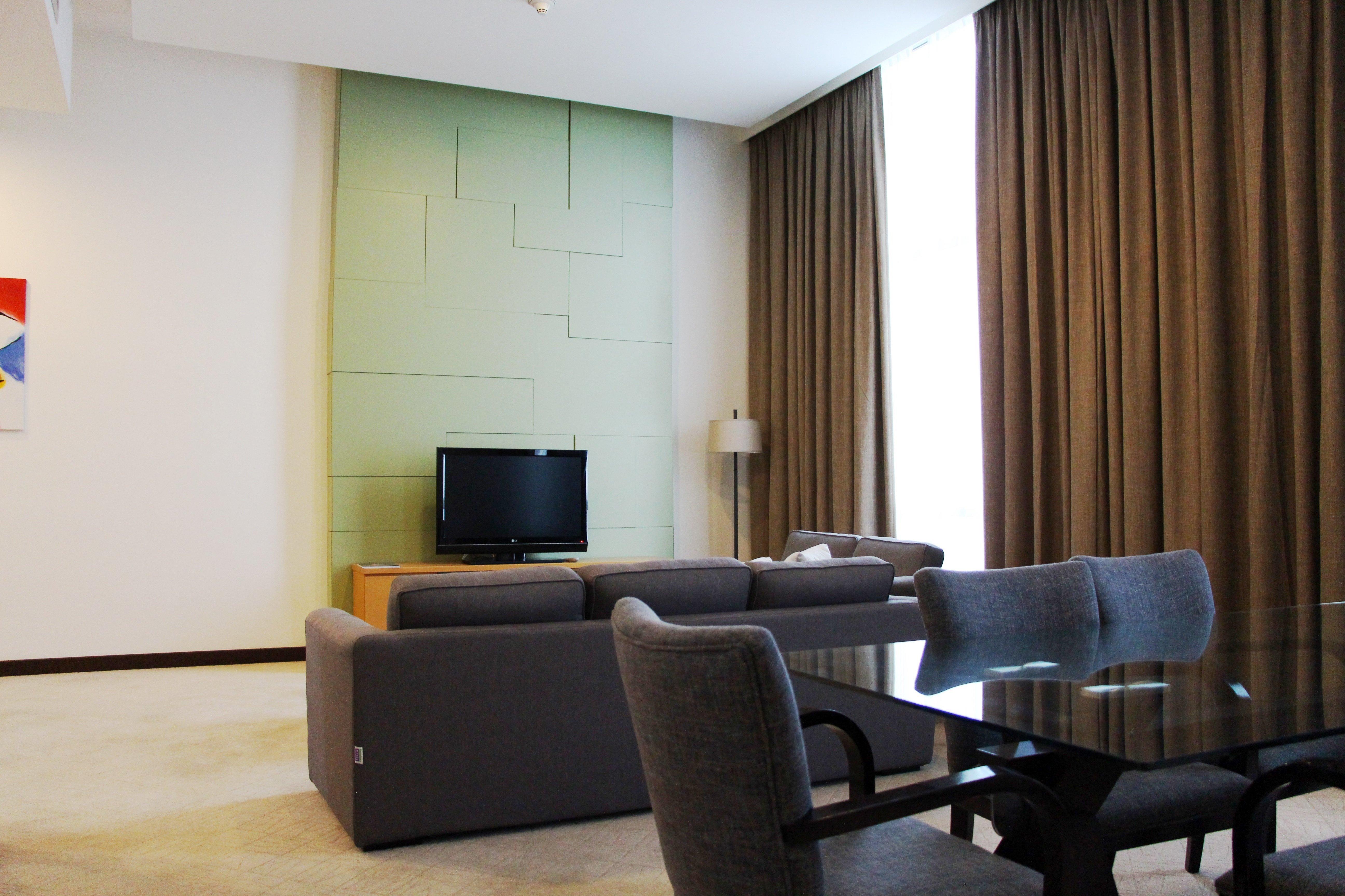 Holiday Inn Melaka By Ihg Экстерьер фото A living room in a hotel suite