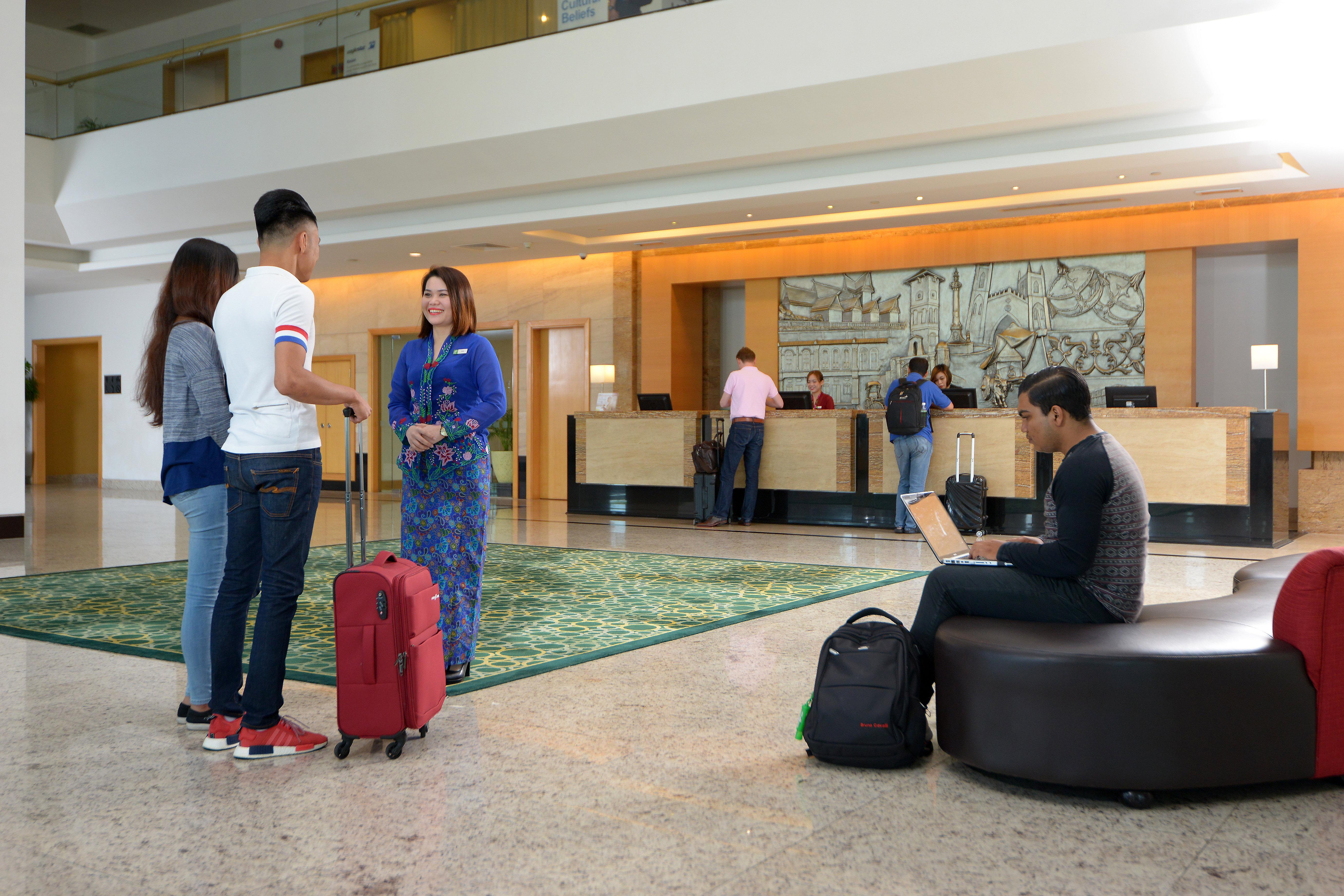 Holiday Inn Melaka By Ihg Экстерьер фото The lobby of the hotel