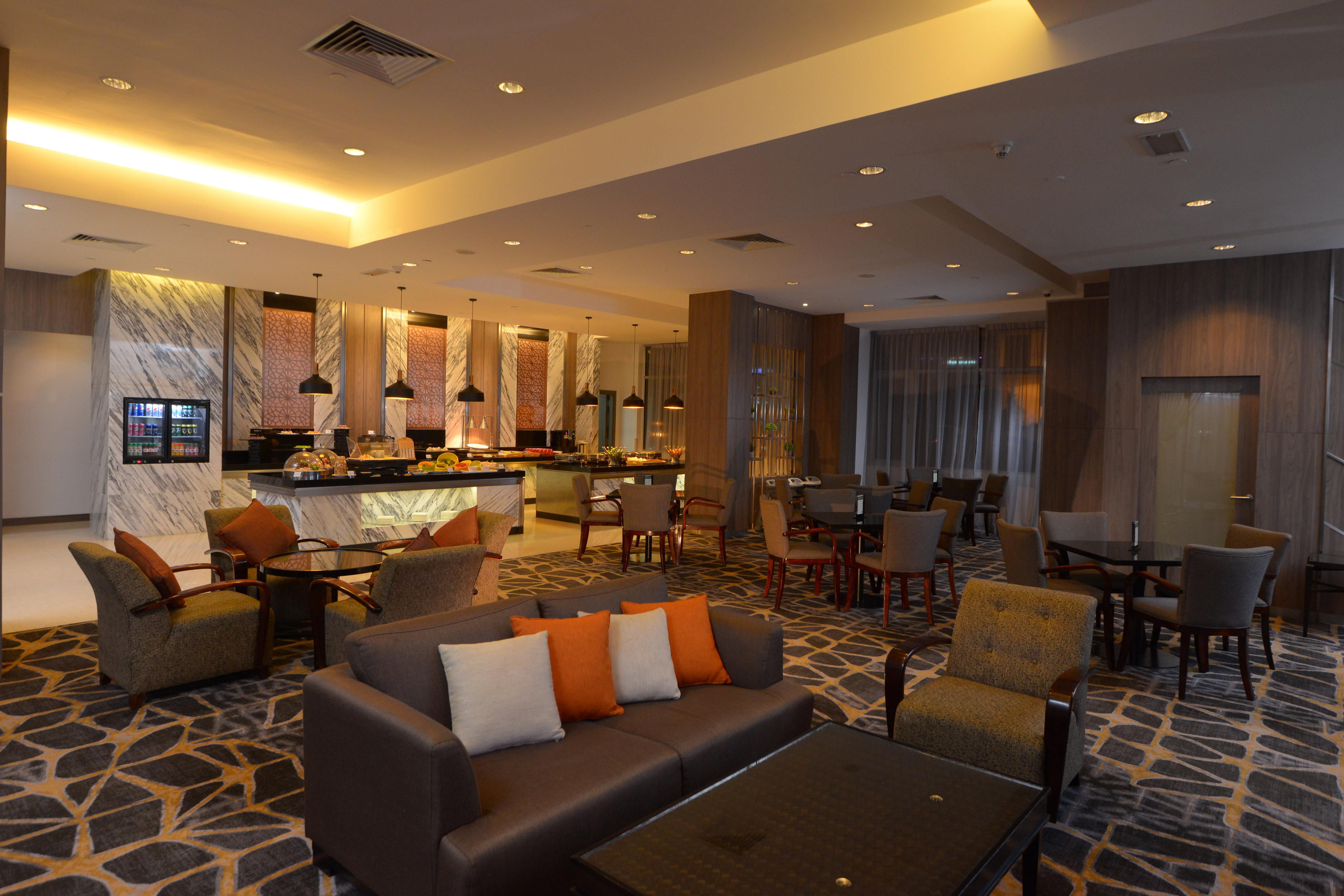 Holiday Inn Melaka By Ihg Экстерьер фото The lounge at KLIA