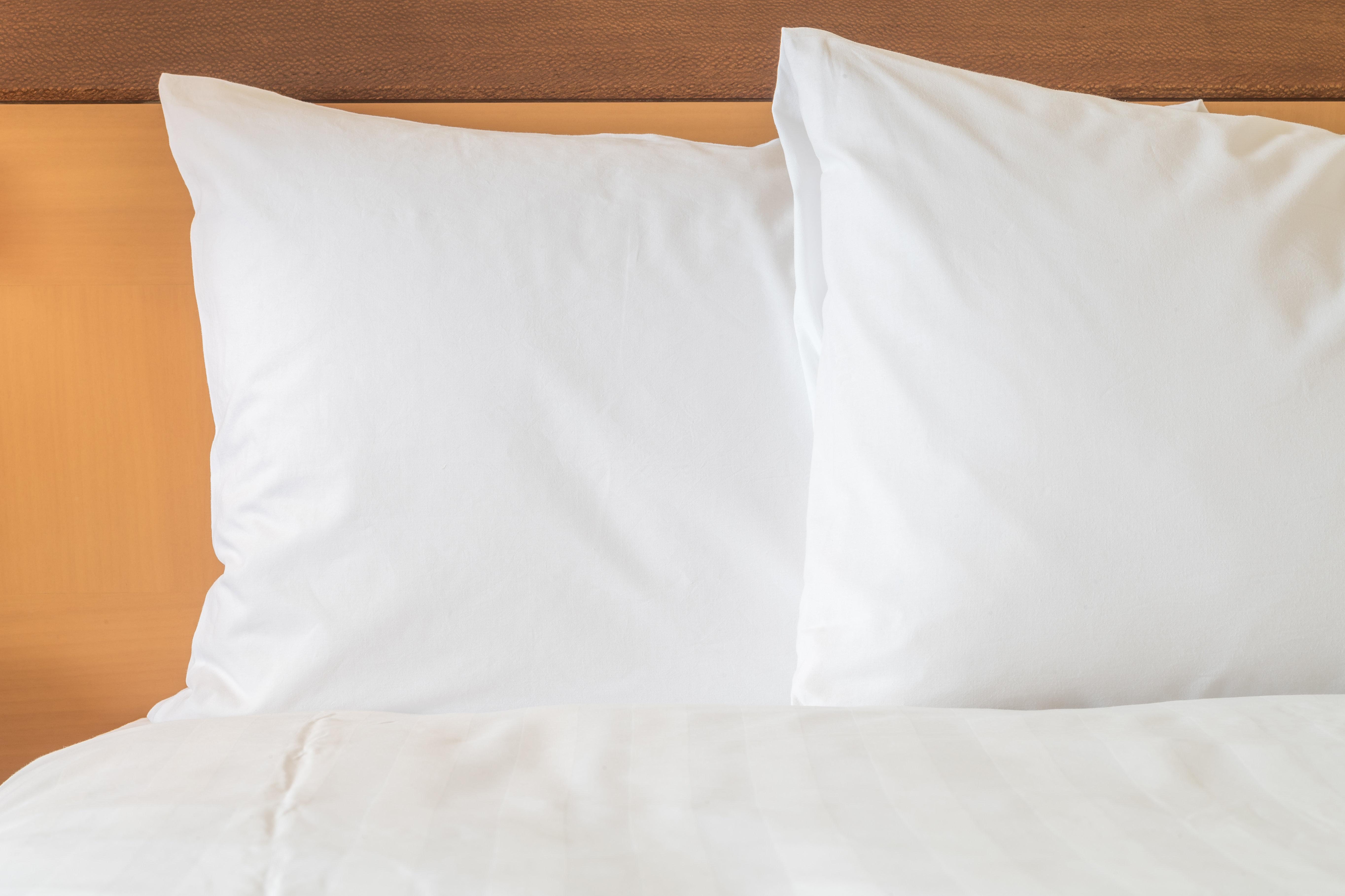 Holiday Inn Melaka By Ihg Экстерьер фото Two pillows on a bed