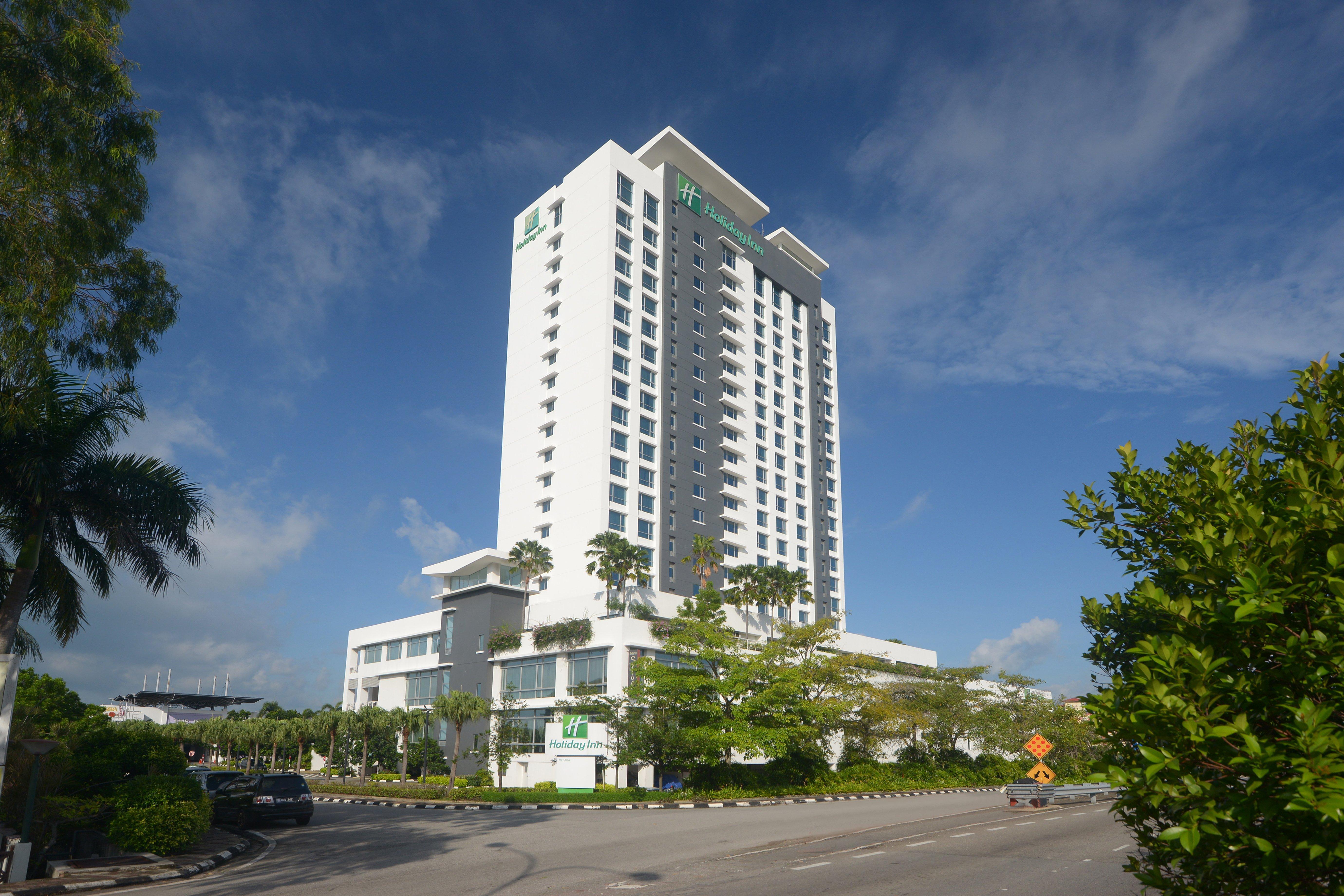 Holiday Inn Melaka By Ihg Экстерьер фото Holiday Inn & Suites, Penang