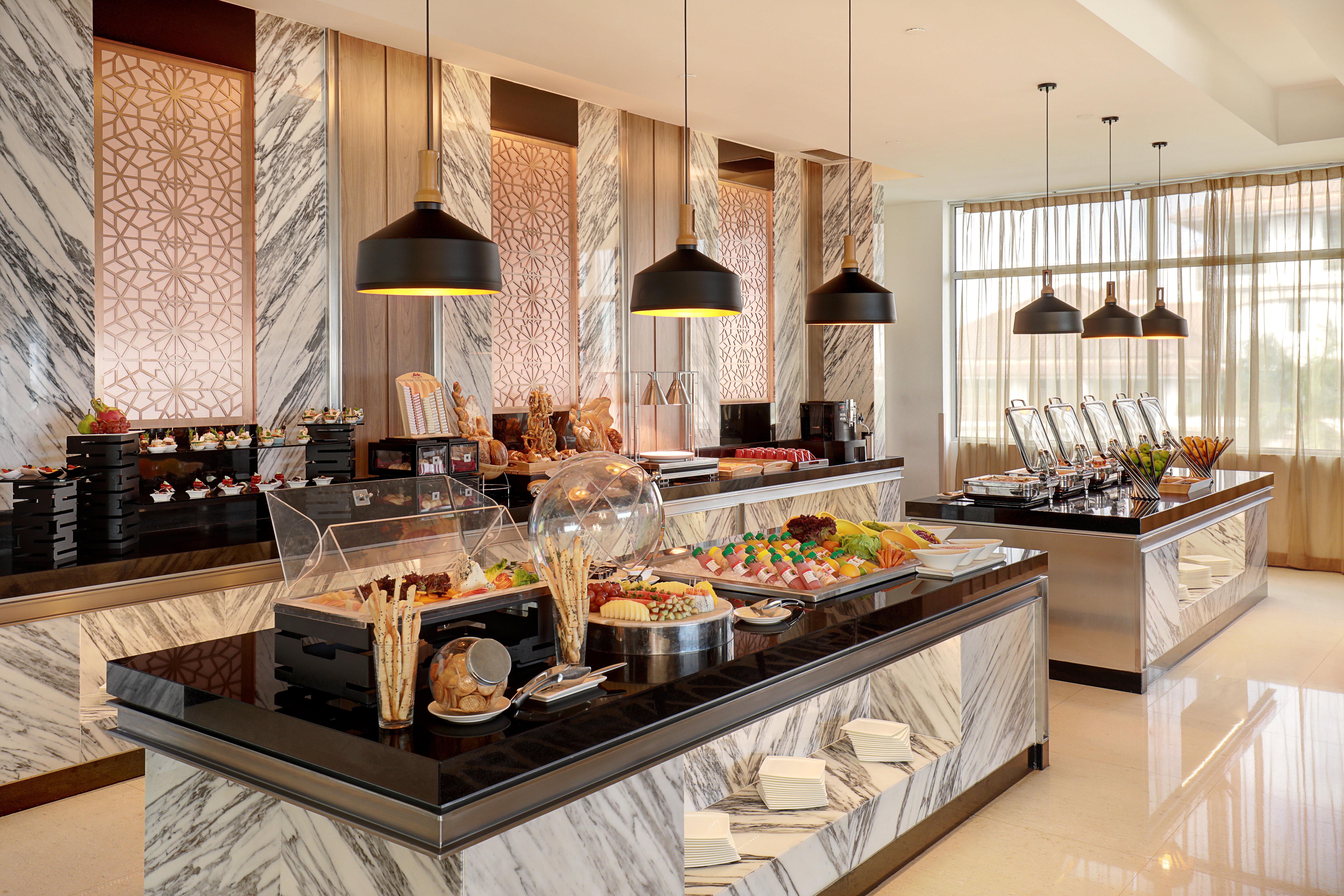 Holiday Inn Melaka By Ihg Экстерьер фото The buffet at the hotel