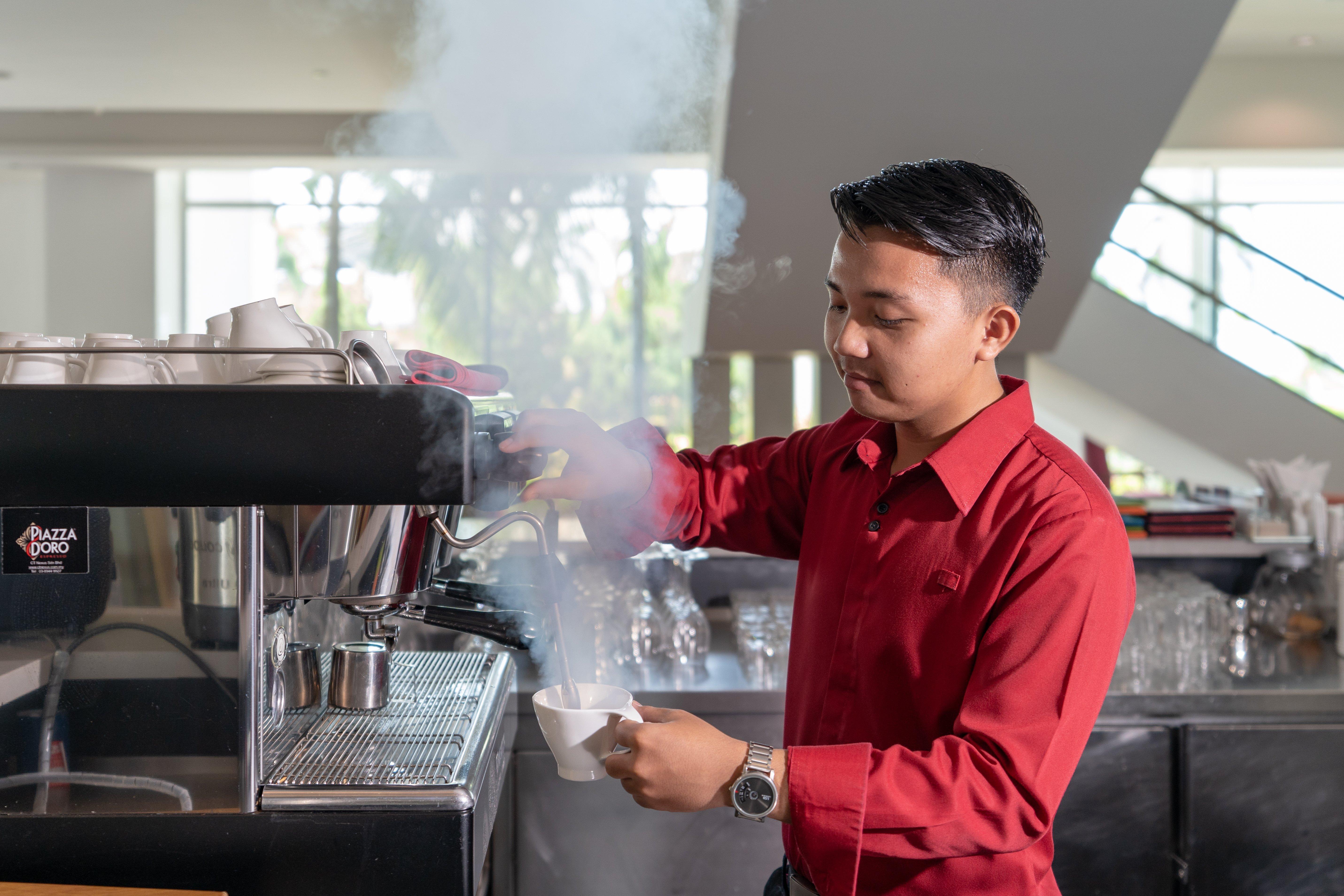 Holiday Inn Melaka By Ihg Экстерьер фото A barista at work