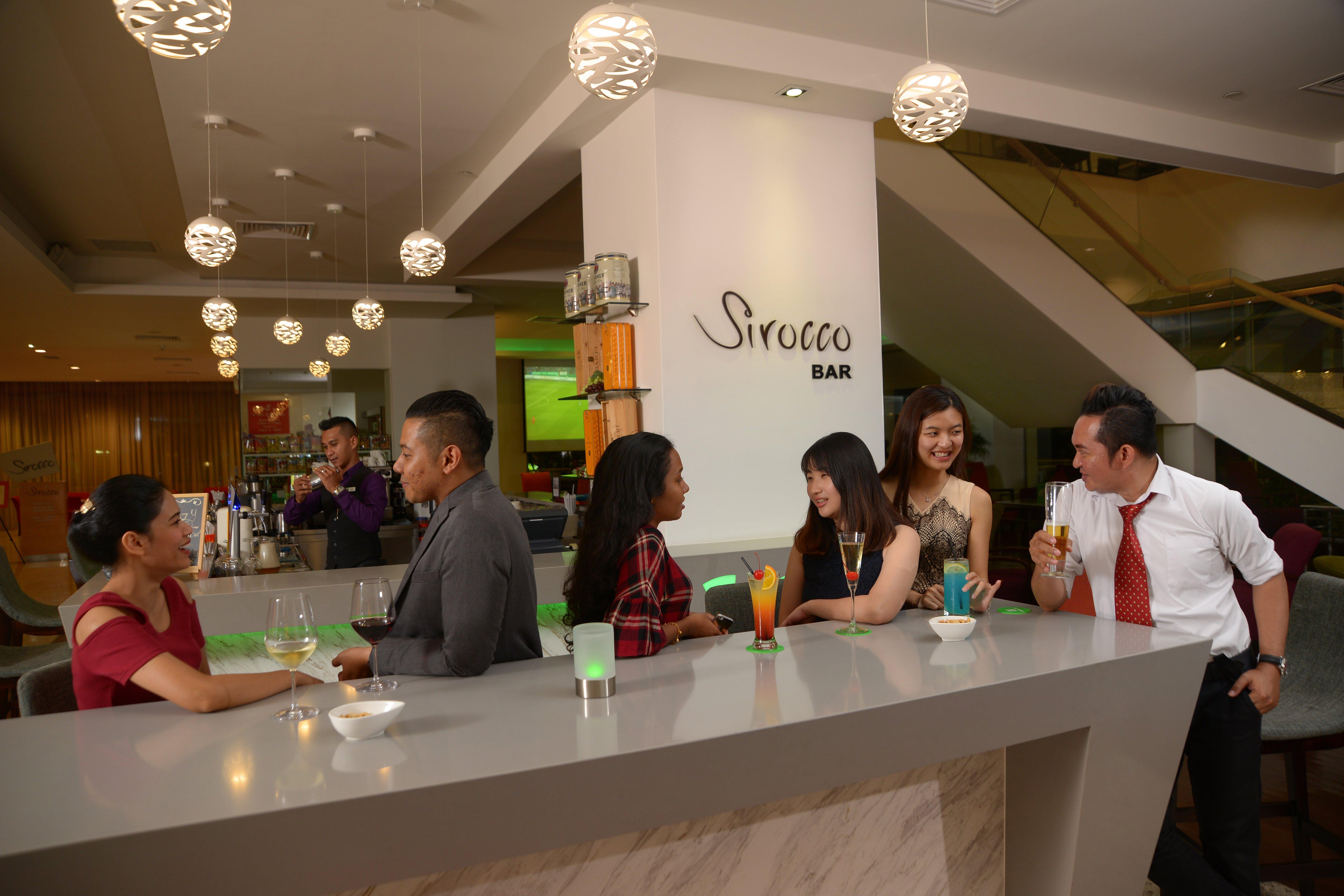 Holiday Inn Melaka By Ihg Экстерьер фото Sirocco Bar